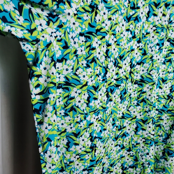 Women's Catherine's 4X 30/32W Green/Teal Floral 3/4 Sleeve Button Up Plus Tunic - Picture 6 of 11